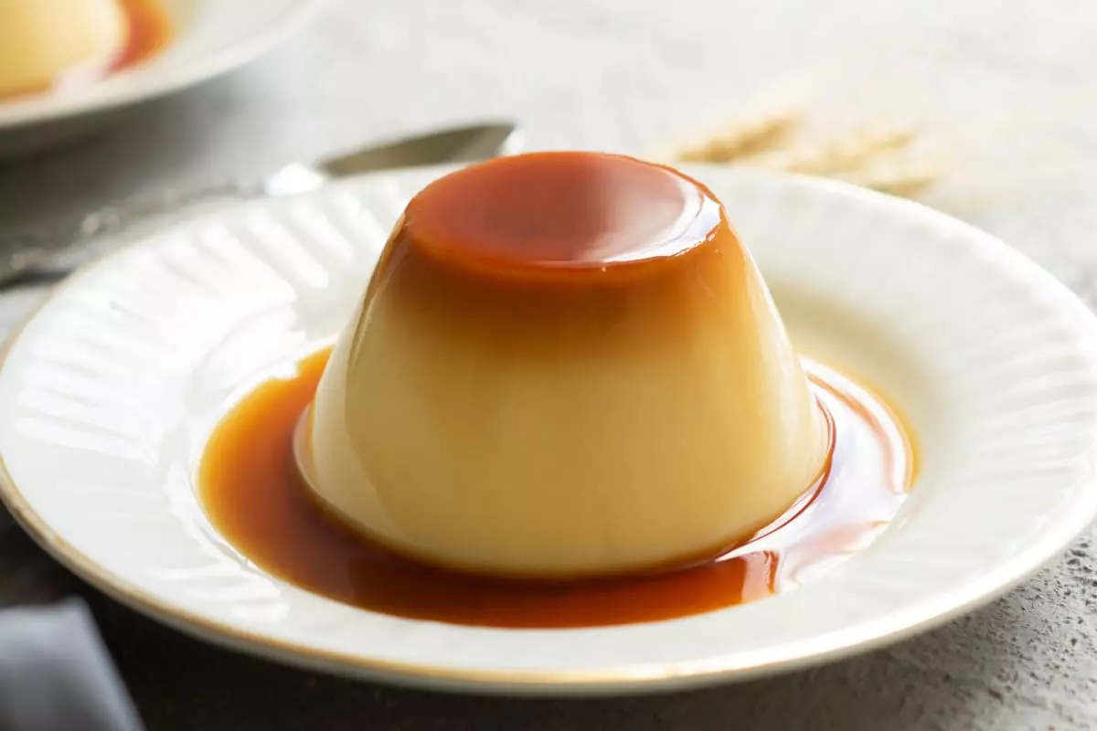 Flan au caramel parfumé à la vanille