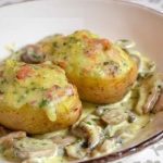 Pommes de terre farcies au lard et Reblochon