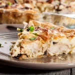 Tourte au poulet et aux champignons à la béchamel