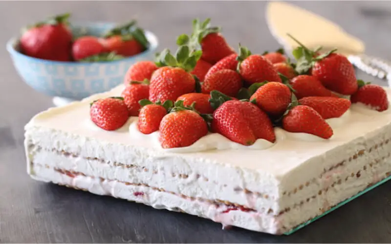 Gâteau aux Petit Beurre et fraises sans cuisson