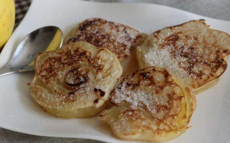 Beignets aux pommes légers dessert typique italien