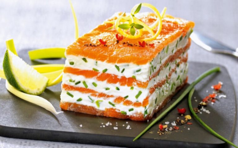 Mille-feuille de saumon fumé au mascarpone citronné