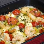 Scampis à l’ail, féta et tomates cerise au four