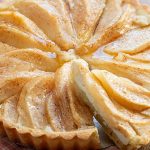 Tarte à la poire au lait parfumée à la vanille