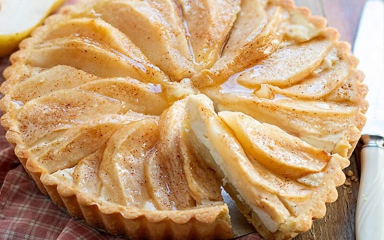 Tarte à la poire au lait parfumée à la vanille