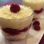 Tiramisu au chocolat blanc et framboises sans cuisson