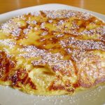 Gâteau aux pommes cuit dans une poêle