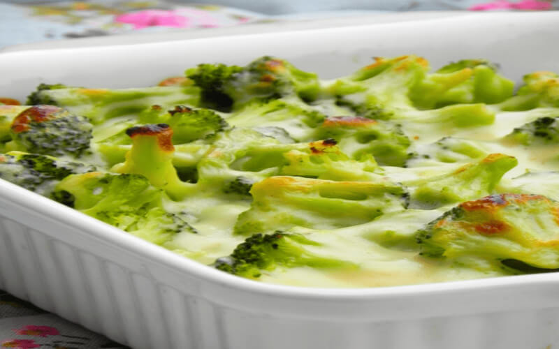 Gratin de brocolis riche de vitamines et fibres