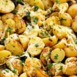 Pommes de Terre Rôties aux Herbes Prêtes en 20 min