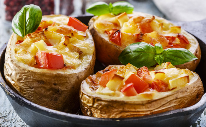 Pommes de terre farcies à la tomate et au fromage à raclette