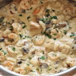 Crevettes sauce à la crème et champignons prêtes en 15 minutes