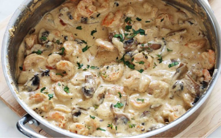 Crevettes sauce à la crème et champignons prêtes en 15 minutes