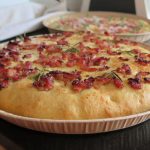 Focaccia (ou fougasse) aux lardons, romarin et parmesan
