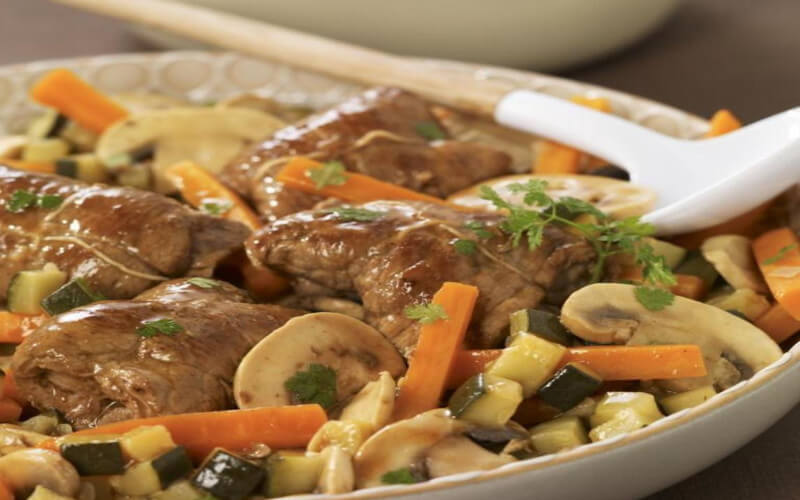 Paupiettes de veau aux petits légumes, échalotes et cerfeuil