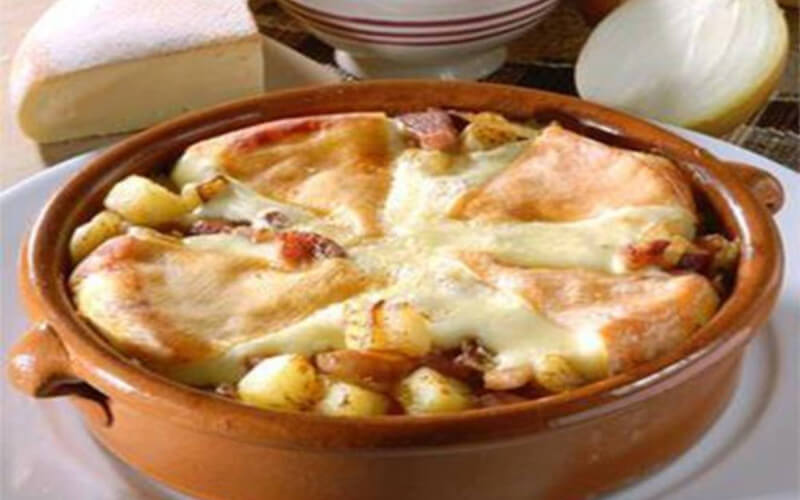 Tartiflette à l'ancienne plat traditionnel