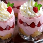 Charlotte à la mousse de framboises en verrines