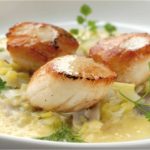 Coquilles Saint-Jacques, légumes et sauce beurre blanc