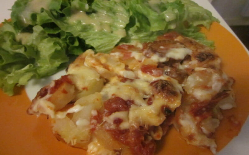 Gratin de pommes de terre au chorizo, tomate et béchamel