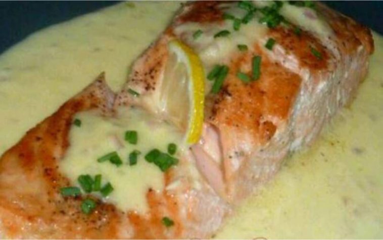 Pavé de Saumon sauce au vin blanc – Toutes Recettes