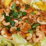 Salade aux crevettes et mangue