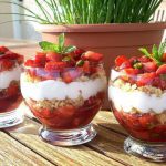 Tartare de fraises, pistaches et sablés