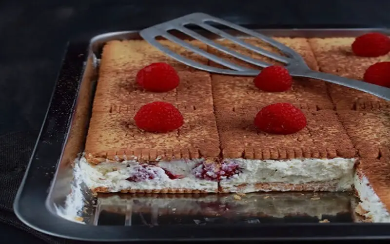 Gâteau de petits-beurre aux framboises dessert express
