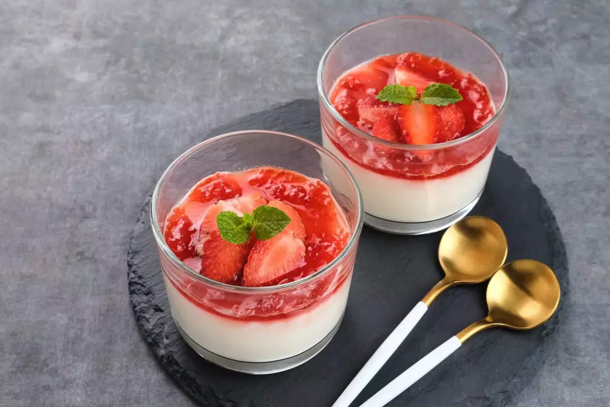 Panna Cotta aux fraises et à la vanille