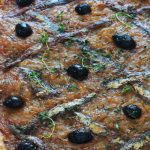 Pissaladière recette niçoise (oignons, anchois, olives)