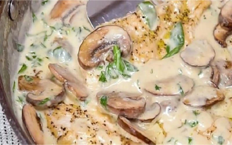 Poulet aux champignons, sauce crémeuse à l’ail et au parmesan