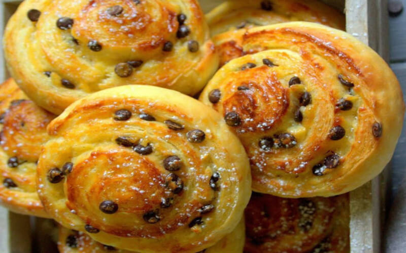 Roulés à la crème pâtissière et aux pépites de chocolat