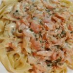 TAGLIATELLES À LA CRÈME ET AU SAUMON FUMÉ
