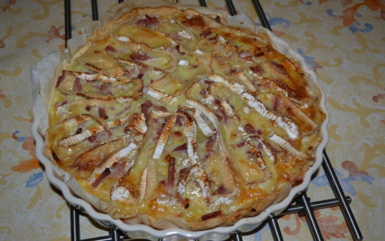 Tarte pomme de terre , camembert , lardons