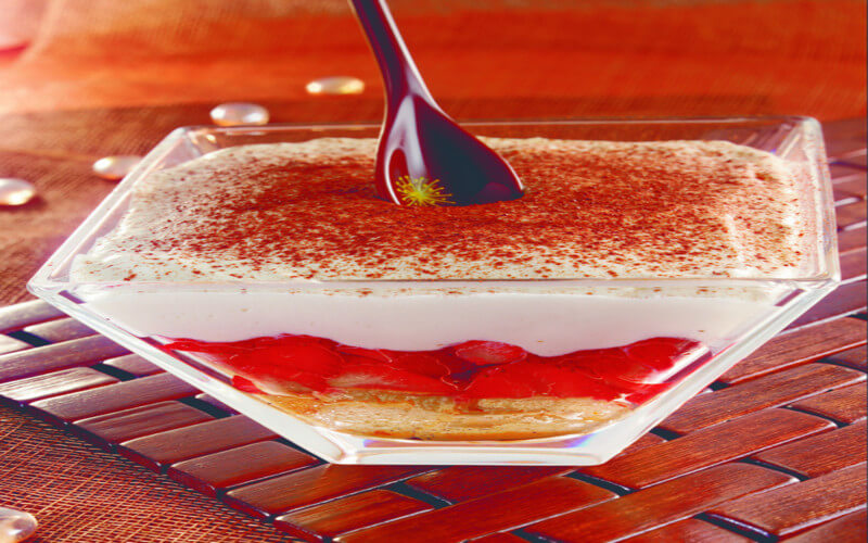 Tiramisu aux fraises frais, léger et bien meilleur