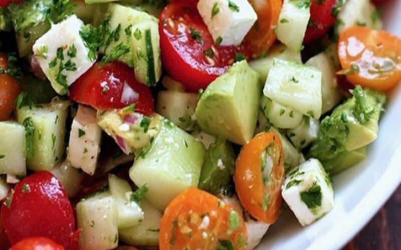 Cette salade dégonfle le ventre et donne un ventre plat