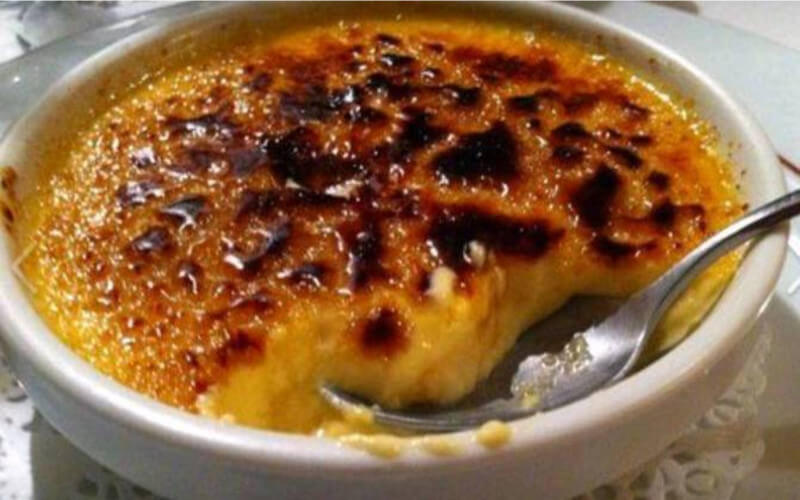 Crème brûlée dessert classique et gourmand