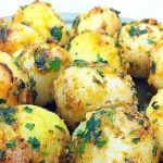 Petites pommes de terre à l’ail et aux herbes