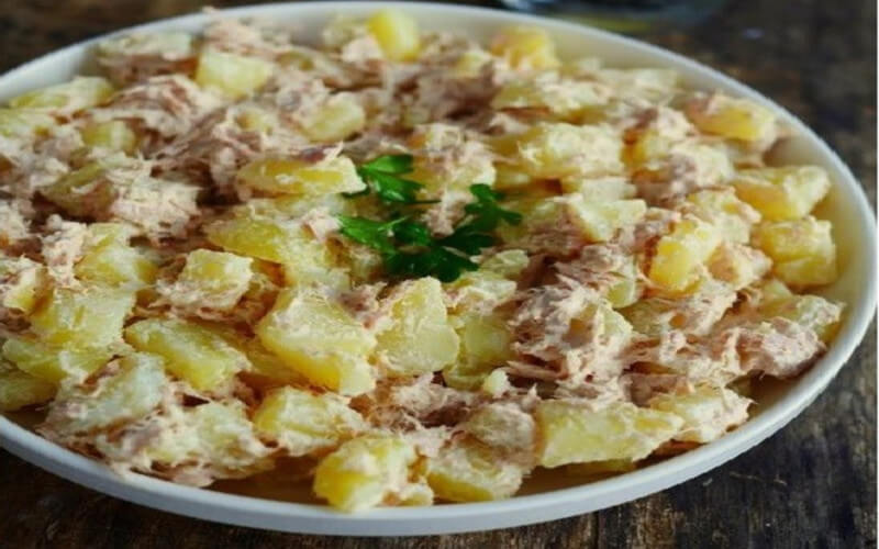 Salade pommes de terre thon et fromage