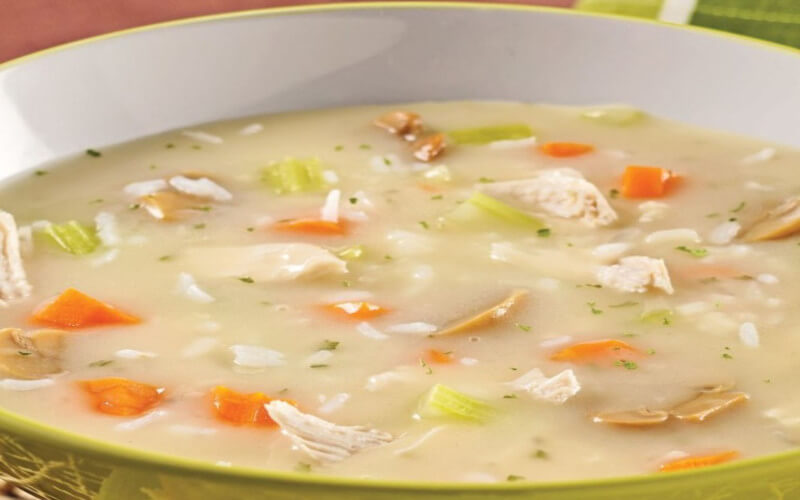 Soupe-repas crémeuse au poulet et riz