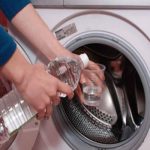 7 Bonnes Raisons de Mettre du Vinaigre Blanc Dans Sa Machine à CHAQUE Lavage