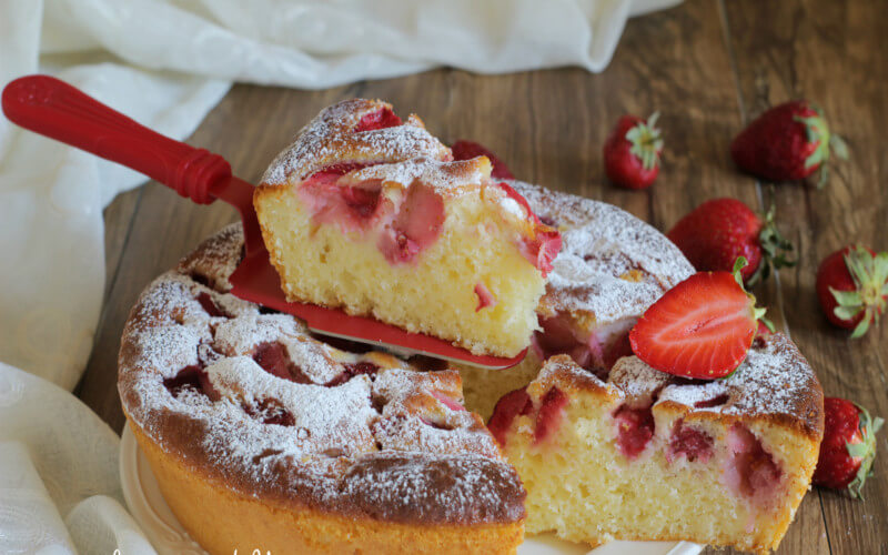 Gâteau aux fraises et au yaourt moelleux