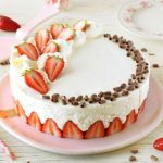 Gâteau aux fraises et crème fouettée en 10 minutes
