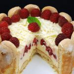 Gâteau bavarois au chocolat blanc et framboises