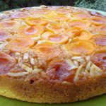 Gâteau renversé à l’abricot et aux amandes