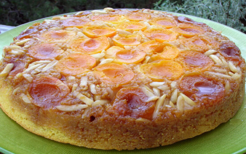 Gâteau renversé à l’abricot et aux amandes