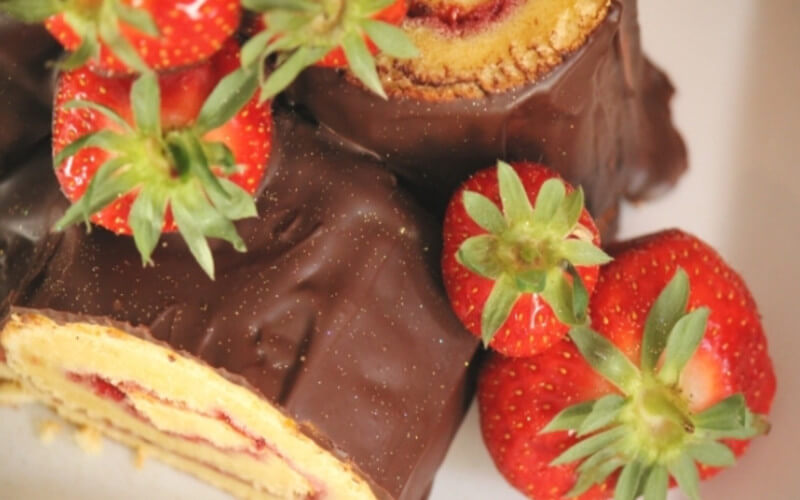 Gâteau roulé à la confiture de fraise simple à préparer