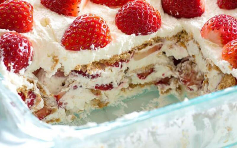 Le gâteau Graham et fraises sans cuisson