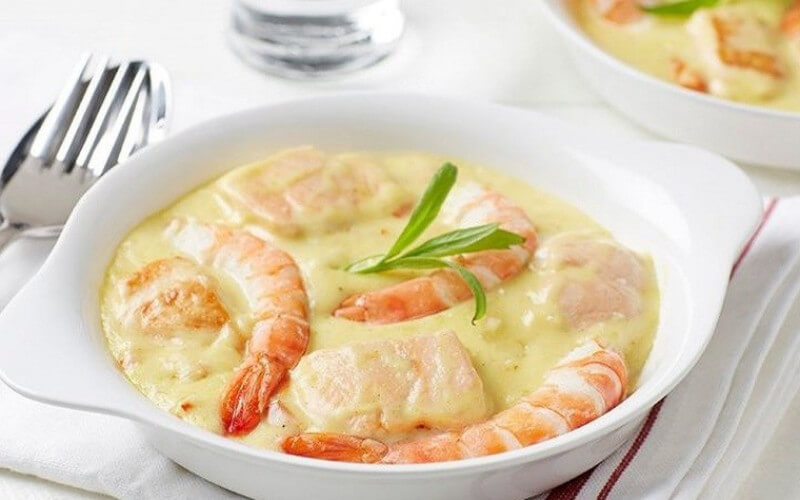 Ragoût aux crevettes, saumon et riz sauvage