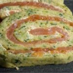 Roulé de courgettes au fromage et au saumon fumé