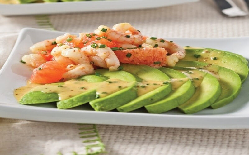 Salade d’avocats, crevettes et pamplemousse