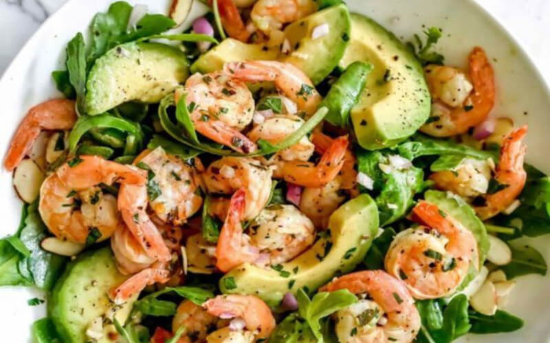 Salade de crevettes à l’avocat entrée santé